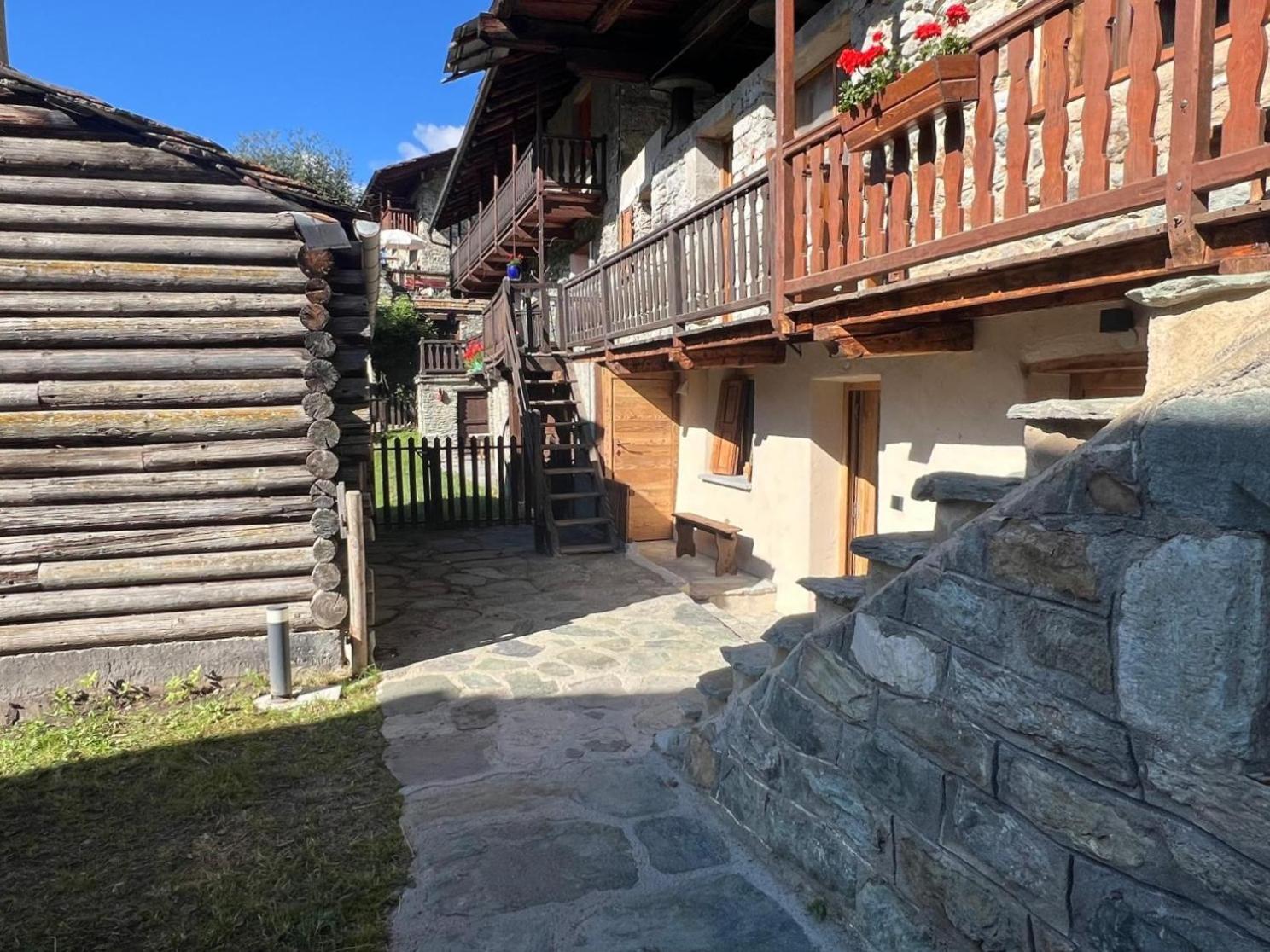 Joivy Modern Family Chalet With Stunning Mountain Views Champoluc Zewnętrze zdjęcie