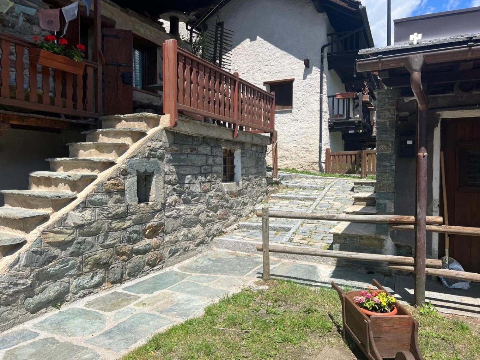 Joivy Modern Family Chalet With Stunning Mountain Views Champoluc Zewnętrze zdjęcie
